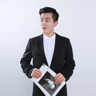 高級設(shè)計師：鄭鴻生